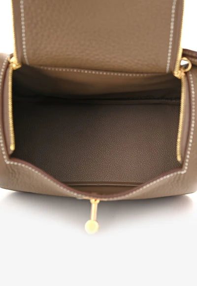 Hermès Mini Lindy 20 in Etoupe Taurillon Clemence with Gold Hardware bag - Image 5