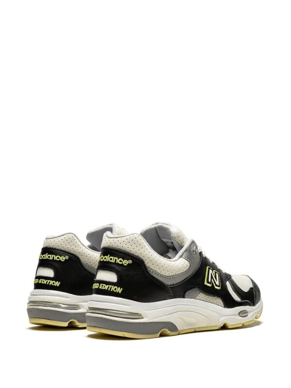 New Balance x Barneys New York-1700 "Glow In The Dark" sneakers - Image 3