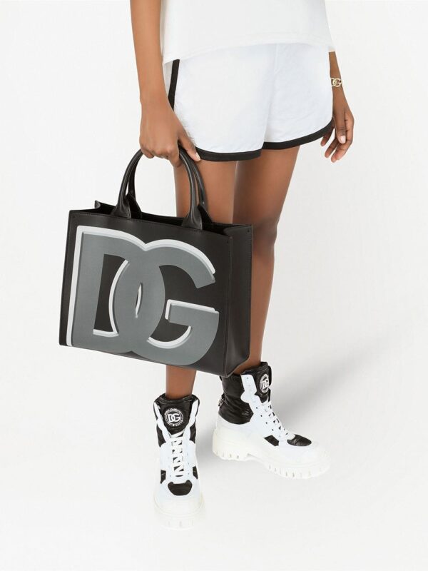 Dolce & Gabbana DG Daily logo-print calf leather shopper bag - Image 5