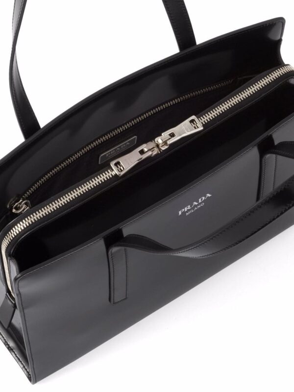 Prada medium Re-Edition 1995 leather handbag - Image 4