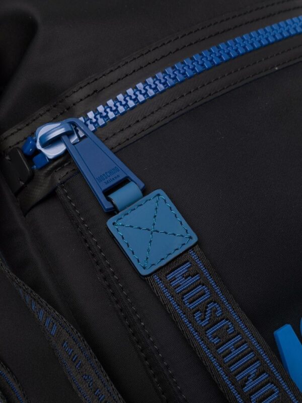 Moschino embossed-logo backpack - Image 4