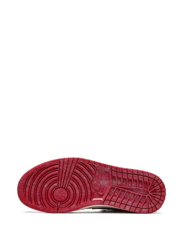 Jordan  Air Jordan 1 Retro High OG "Chicago Lost And Found" sneakers - Image 4