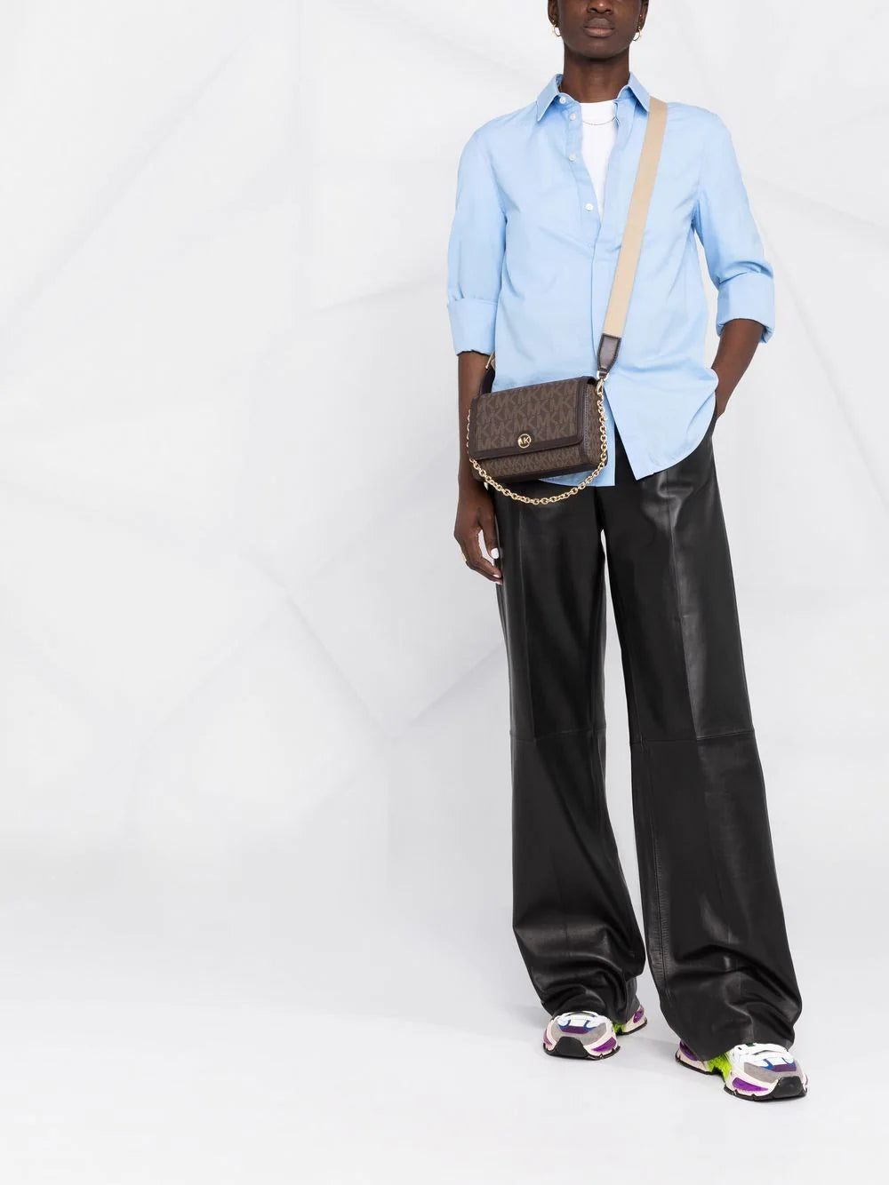 Micheal kors monogram canvas shoulder bag - Image 2