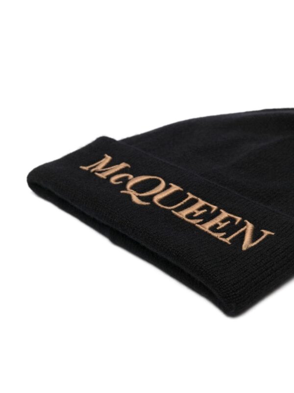 Alexander McQueen embroidered-logo ribbed beanie - Image 2