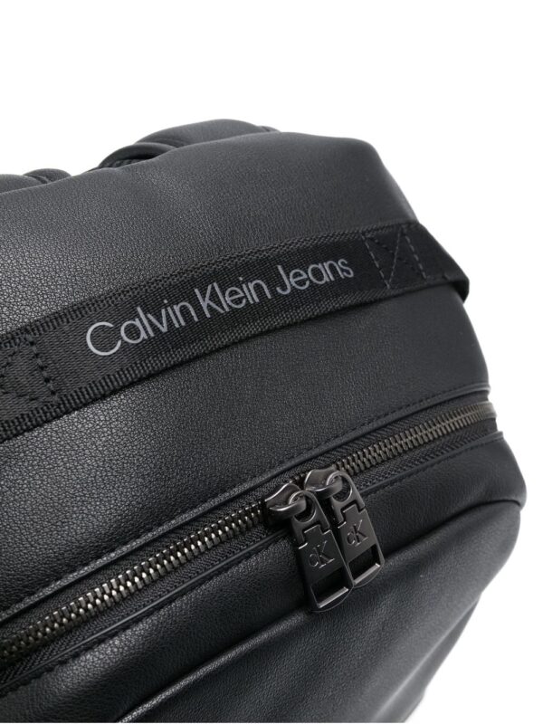 Calvin Klein Jeans logo-detail zip-up backpack - Image 3