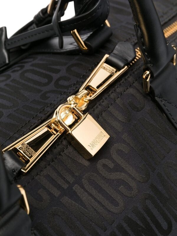 Moschino logo-print duffle bag - Image 4