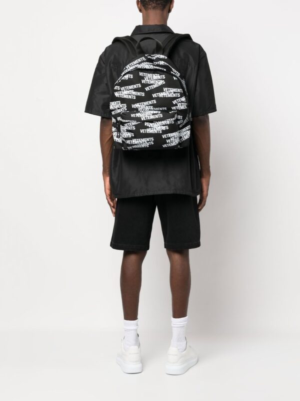 VETEMENTS logo-print backpack - Image 2