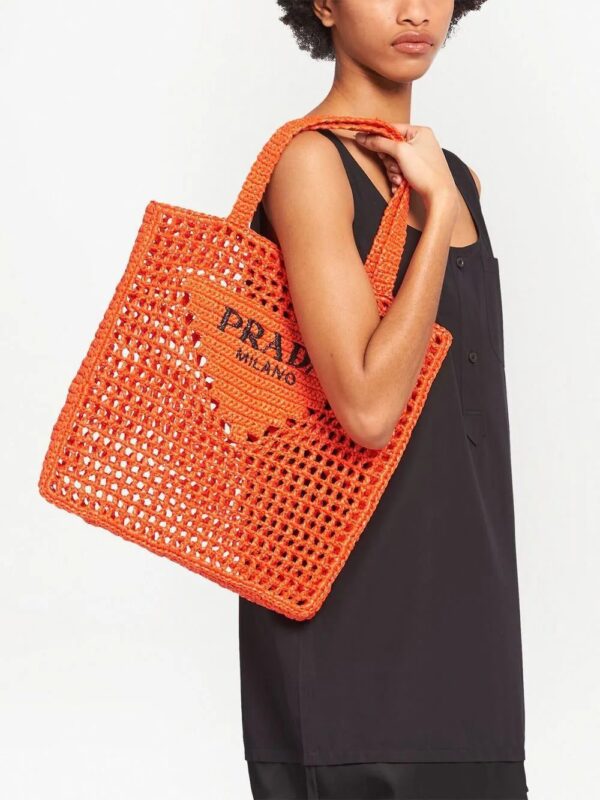 Prada  triangle-logo crochet rafia tote bag - Image 4