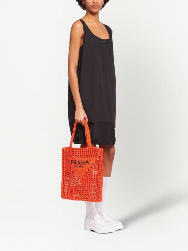 Prada triangle-logo crochet raffia tote bag - Image 2