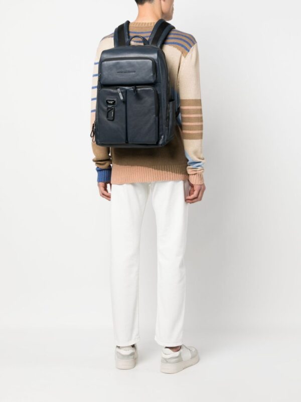 PIQUADRO logo-lettering leather backpack - Image 2