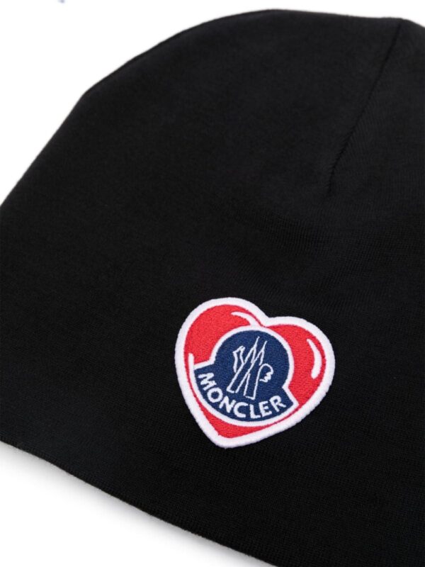 Moncler logo-patch fine-knit beanie - Image 2