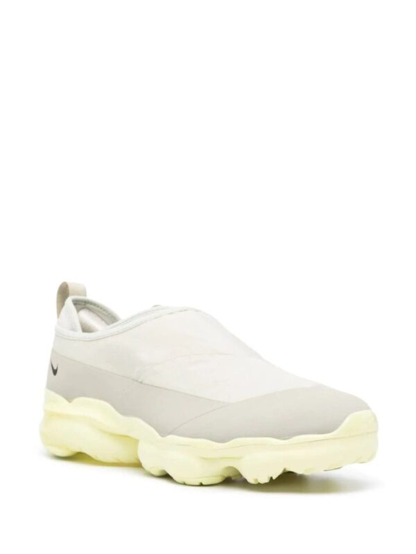 Nike  Air Vapormax Moc Roam sneakers - Image 2