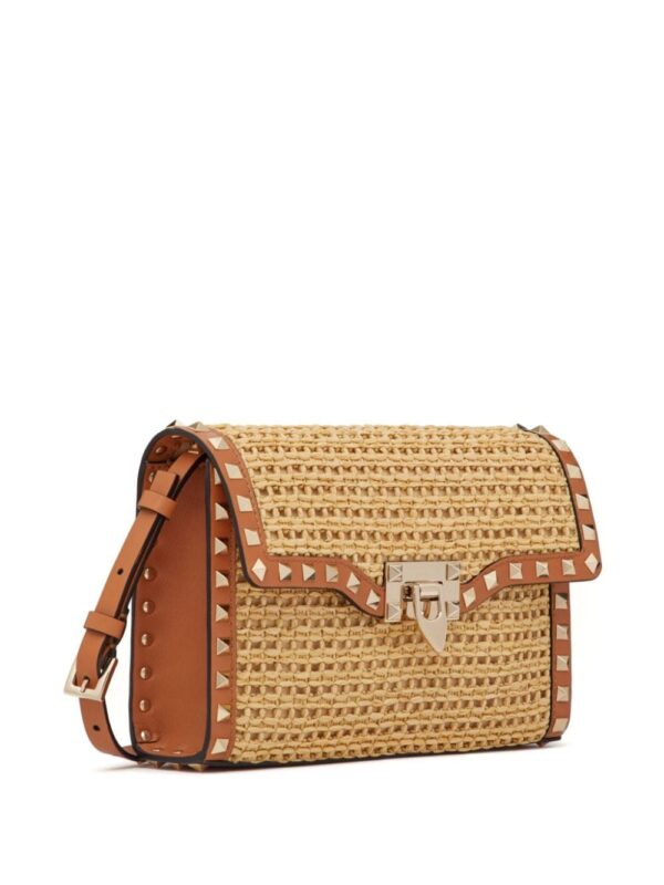 Valentino Garavani small Rockstud raffia shoulder bag - Image 3