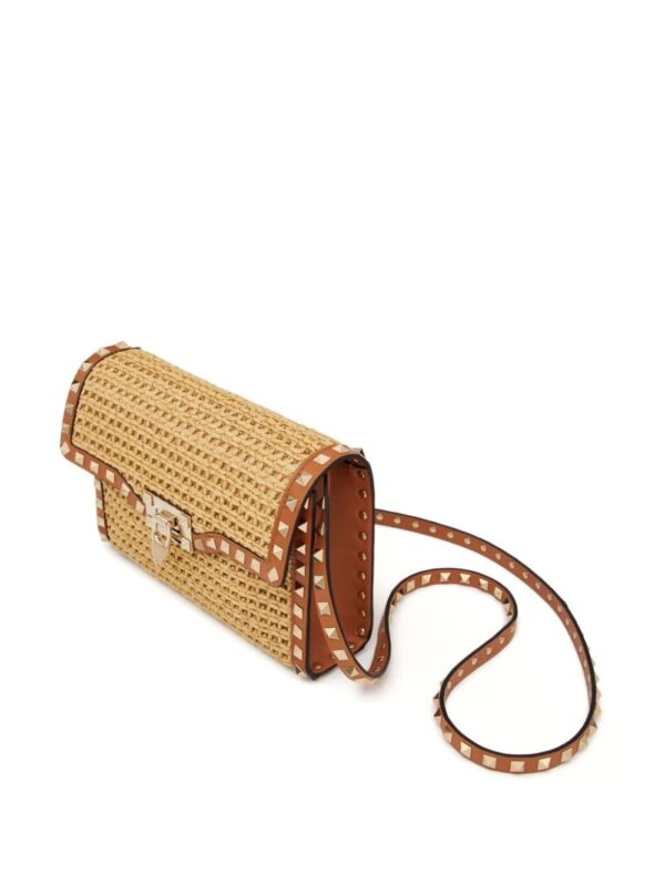 Valentino Garavani small Rockstud raffia shoulder bag - Image 5