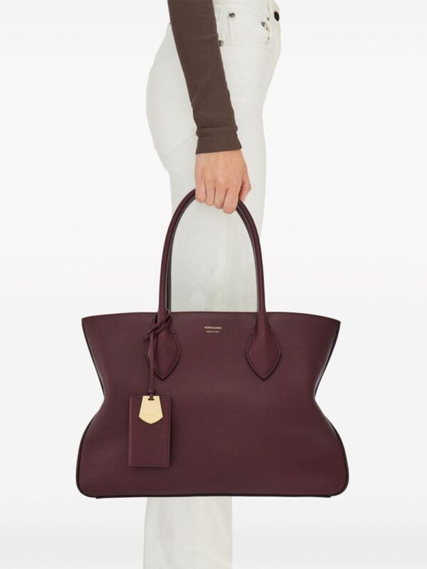 Ferragamo large logo-stamp leather tote bag - Image 2