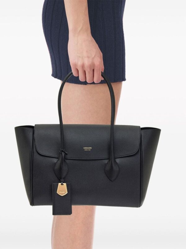 Ferragamo logo-plaque leather tote bag - Image 2