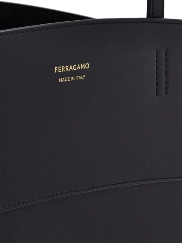 Ferragamo Charming logo-print tote bag - Image 5