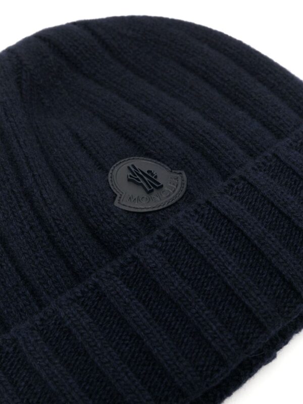 Moncler logo-appliqué knitted beanie - Image 2