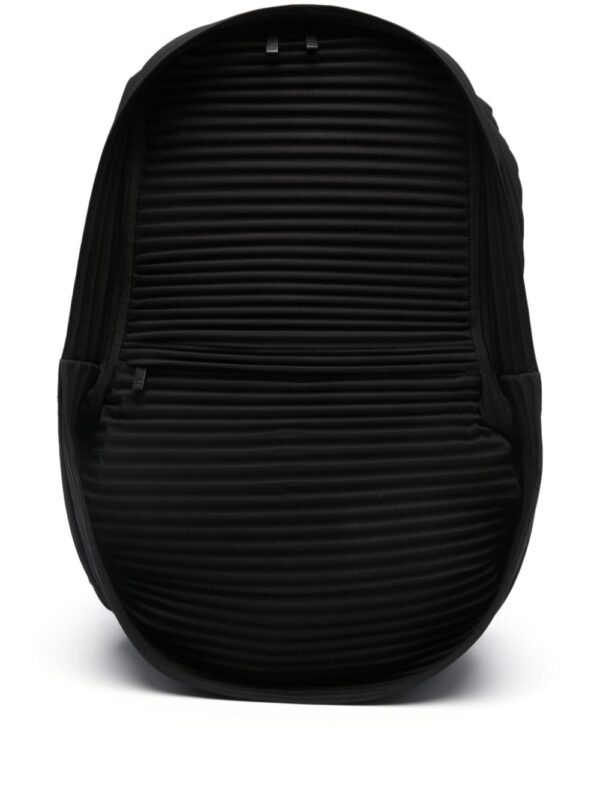 Homme Plissé Issey Miyake ribbed-detailing oval-body backpack