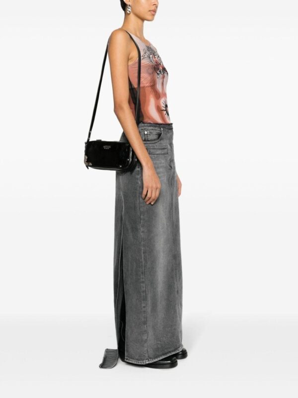 Moschino logo-plaque leather crossbody bag - Image 2