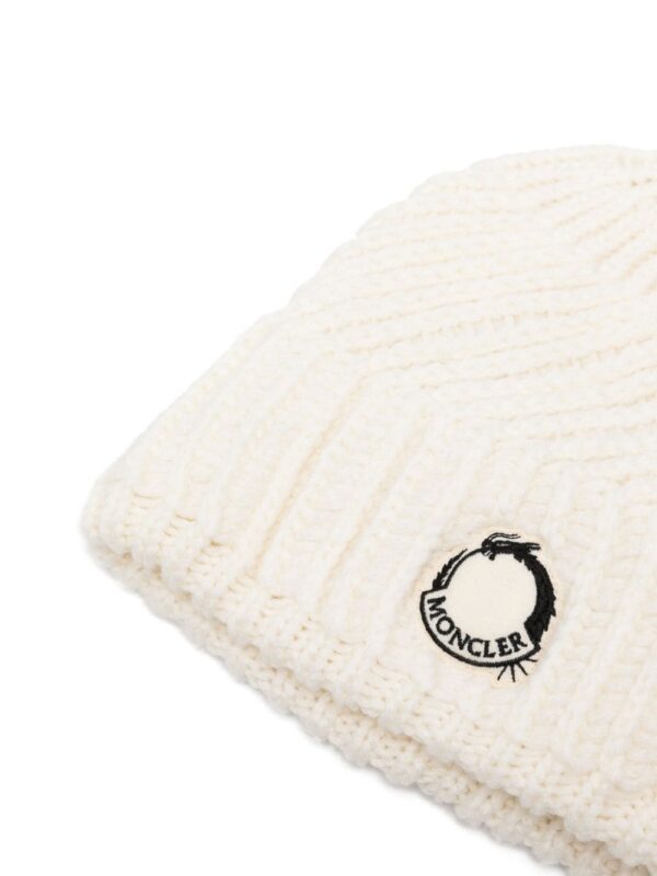 Moncler logo-patch ribbed beanie - Image 2