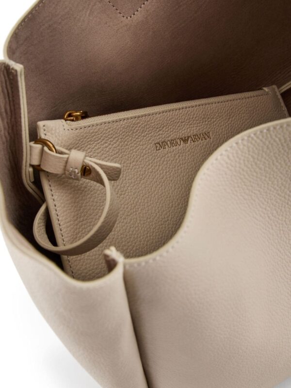 Emporio Armani logo-plaque leather shoulder bag - Image 4