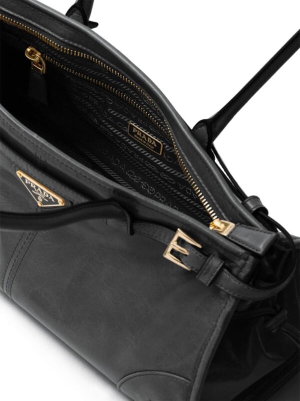Prada enamel triangle-logo leather tote bag - Image 5