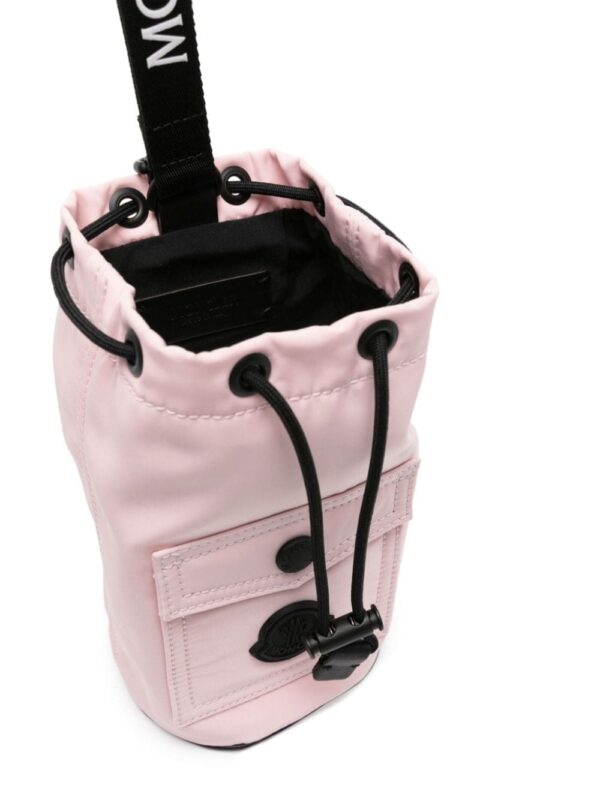 Moncler mini logo-appliqué bucket bag - Image 4