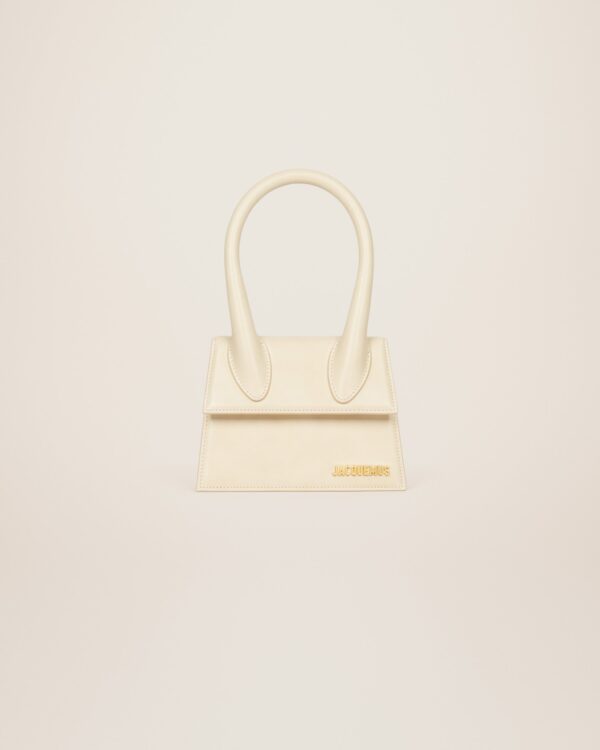 Jacquemus Le Chiquito moyen  Signature handbag.