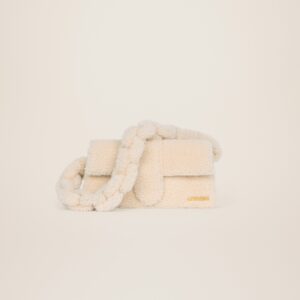 Jacquemus e Bambidou Shearling flap bag.