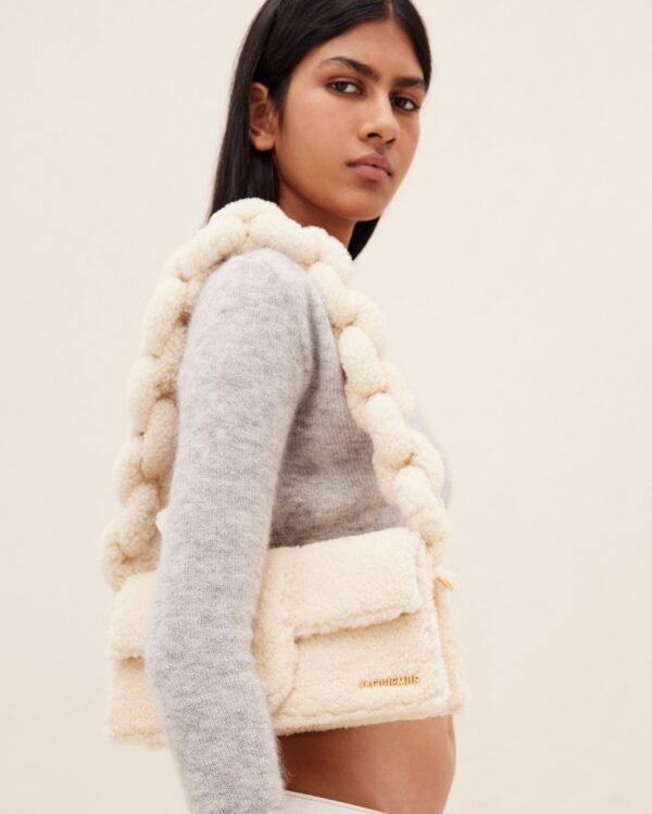 Jacquemus e Bambidou  Shearling flap bag. - Image 5