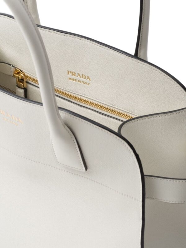 Prada medium logo-stamp leather tote bag - Image 5