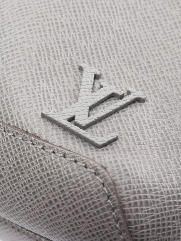 Louis Vuitton Pre-Owned 2021 Avenue Slingbag backpack - Image 3