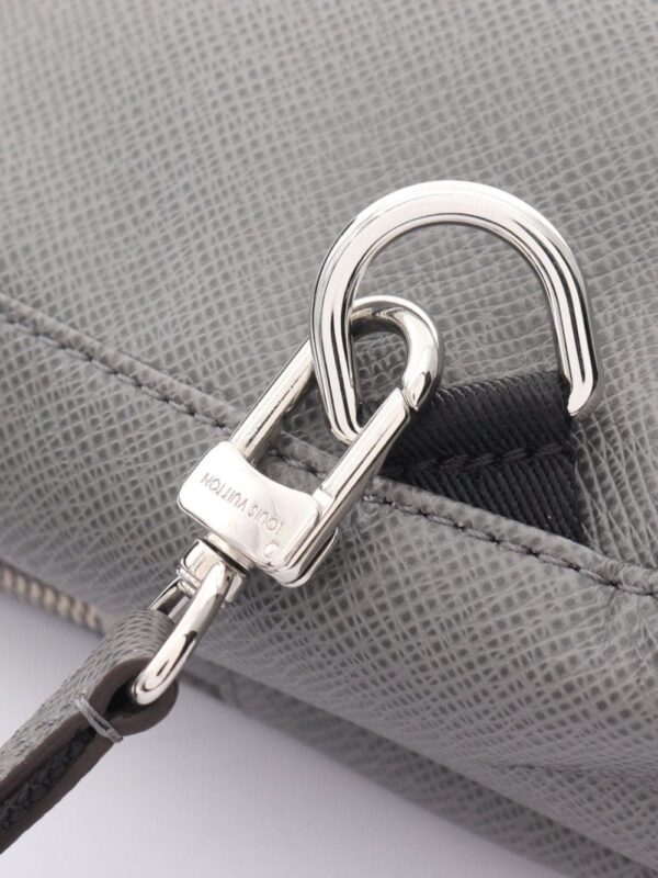 Louis Vuitton Pre-Owned 2021 Avenue Slingbag backpack - Image 4