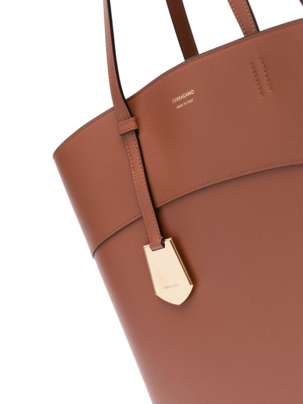 Ferragamo medium Charming tote bag - Image 4
