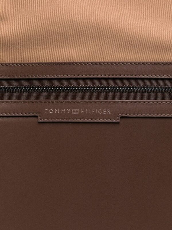 Tommy Hilfiger logo-print two-tone backpack - Image 5