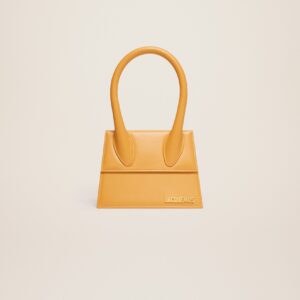 Jacquemus Le Chiquito moyen  Signature handbag.