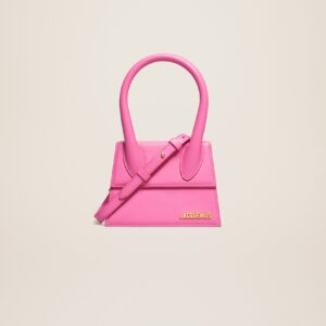 Jacquemus Le Chiquito moyen  Signature handbag.