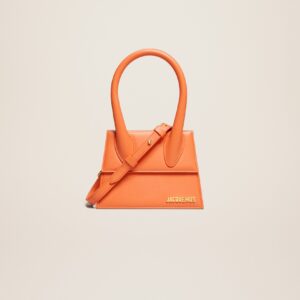 Jacquemus Le Chiquito moyen  Signature handbag.