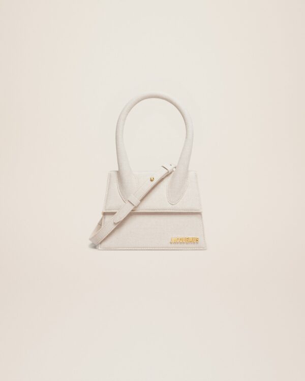 Jacquemus Le Chiquito moyen  Signature handbag.