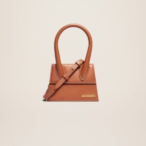 Jacquemus Le Chiquito moyen  Signature handbag.