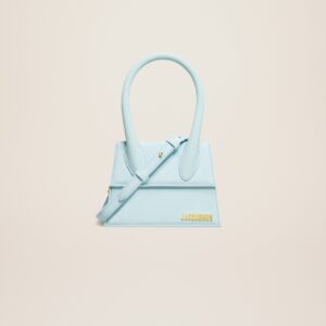 Jacquemus Le Chiquito moyen  Signature handbag.