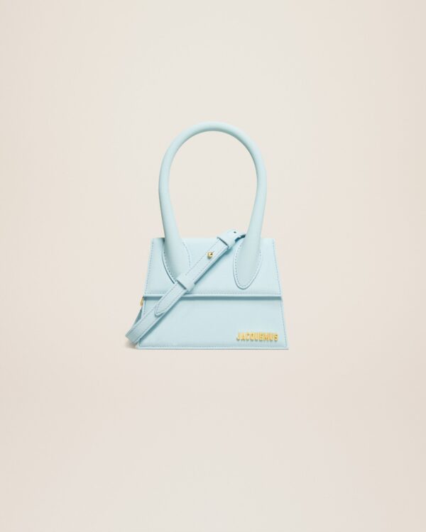Jacquemus Le Chiquito moyen  Signature handbag.
