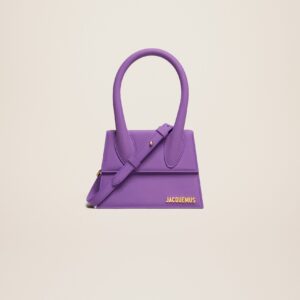 Jacquemus Le Chiquito moyen  Signature handbag.