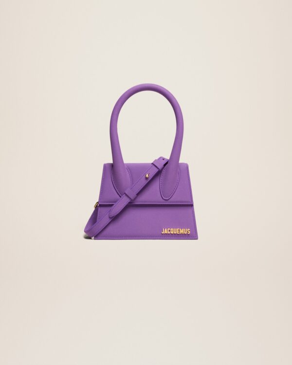 Jacquemus Le Chiquito moyen  Signature handbag.