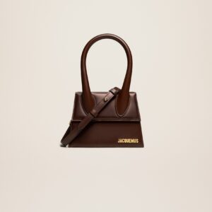 Jacquemus Le Chiquito moyen  Signature handbag.