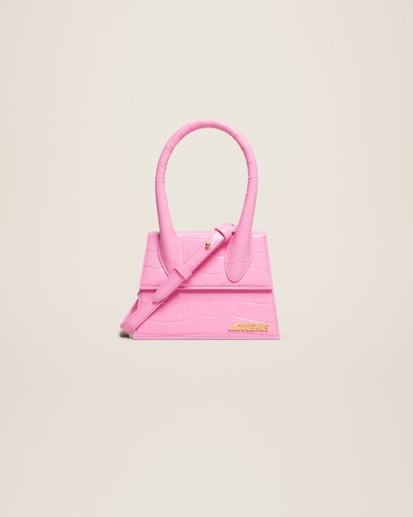 Jacquemus Le Chiquito moyen  Signature handbag.