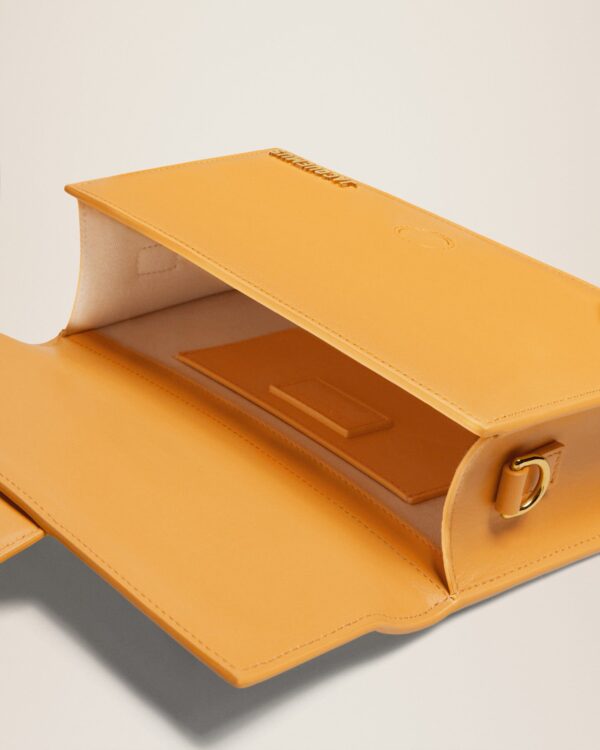 Jacquemus Le grand Bambino  Crossbody flap bag. - Image 6