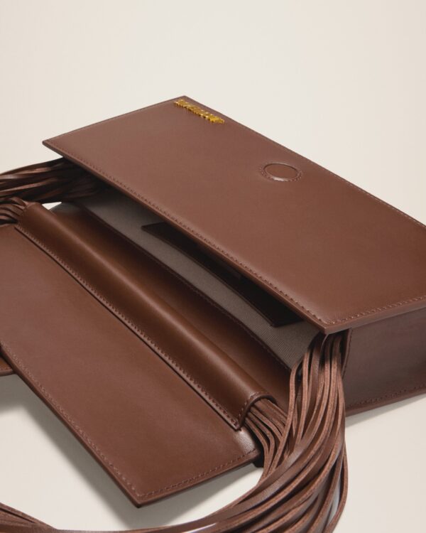 Jacquemus Le Bambino long Ficiu  Strand strap flap bag. - Image 6