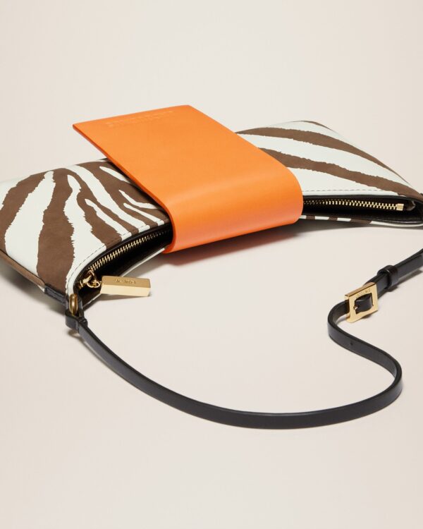 Jacquemus Le Bisou imprimé zebre  Zebra flapped shoulder bag. - Image 5